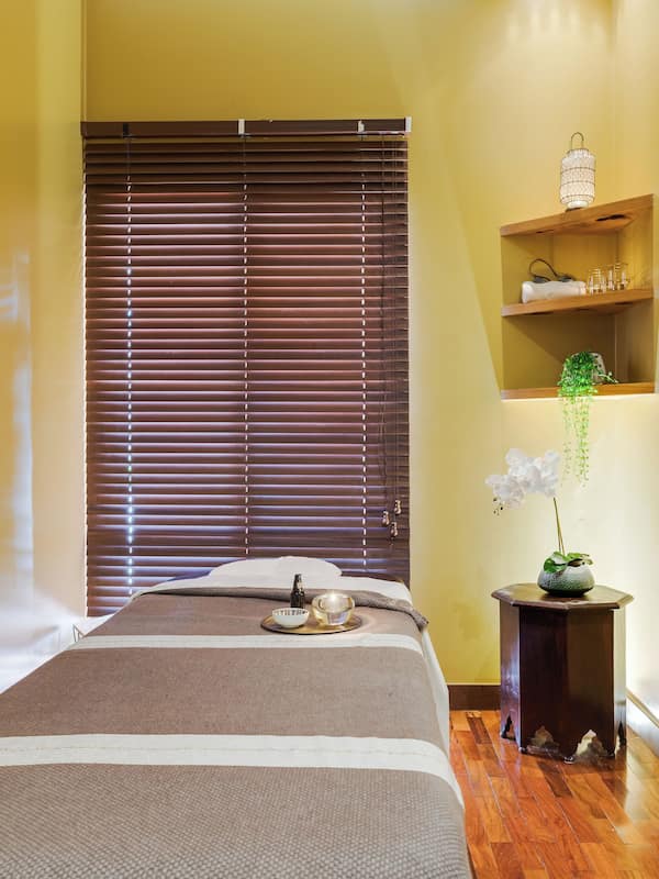 Sauna, hot tub, steam room, Turkish bath/hammam, body treatments