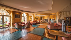 A spacious lobby with multiple seating areas, a reception desk, and a bar. - Pestana Sintra Golf Conference & Spa Resort (Sintra)