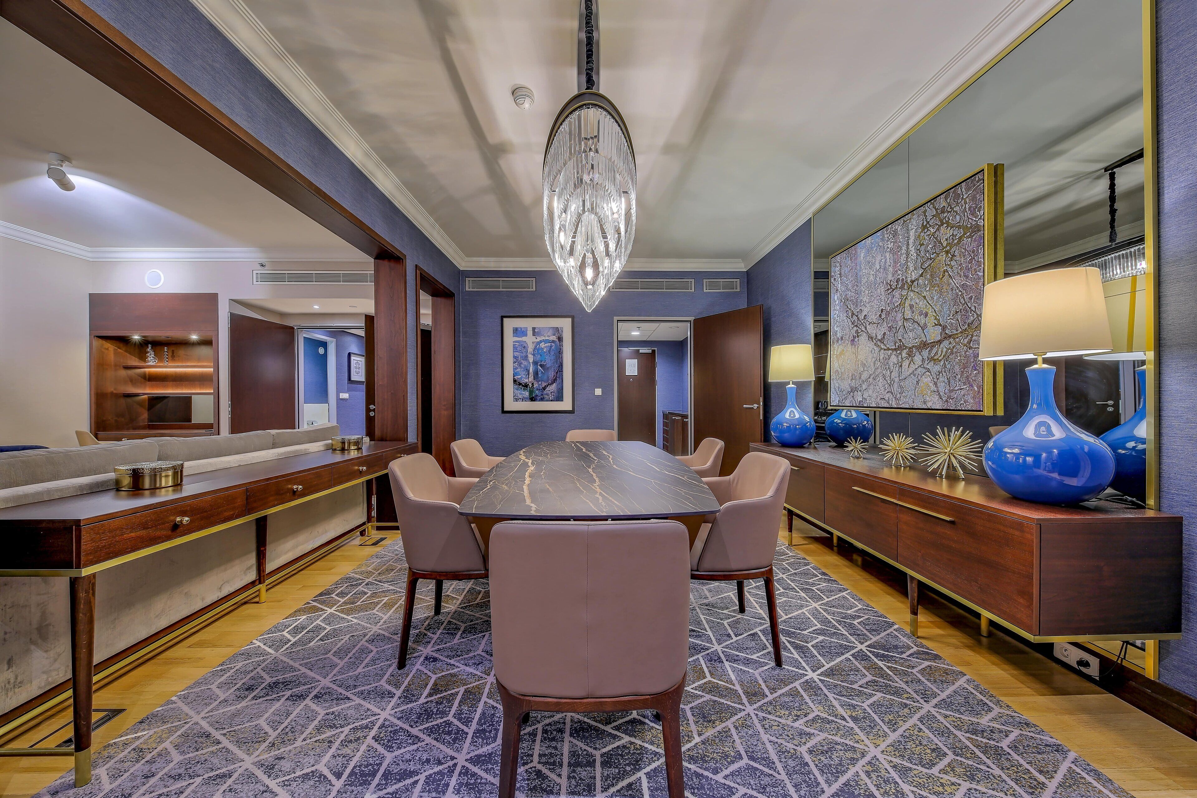 senior suite, 1 king bed (high floor) | 1 bedroom, minibar, in-room safe, desk