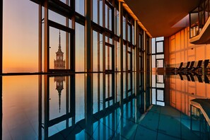 Indoor pool, open 7:00 AM to 10:00 PM, sun loungers - InterContinental Warsaw by IHG (Warsaw)