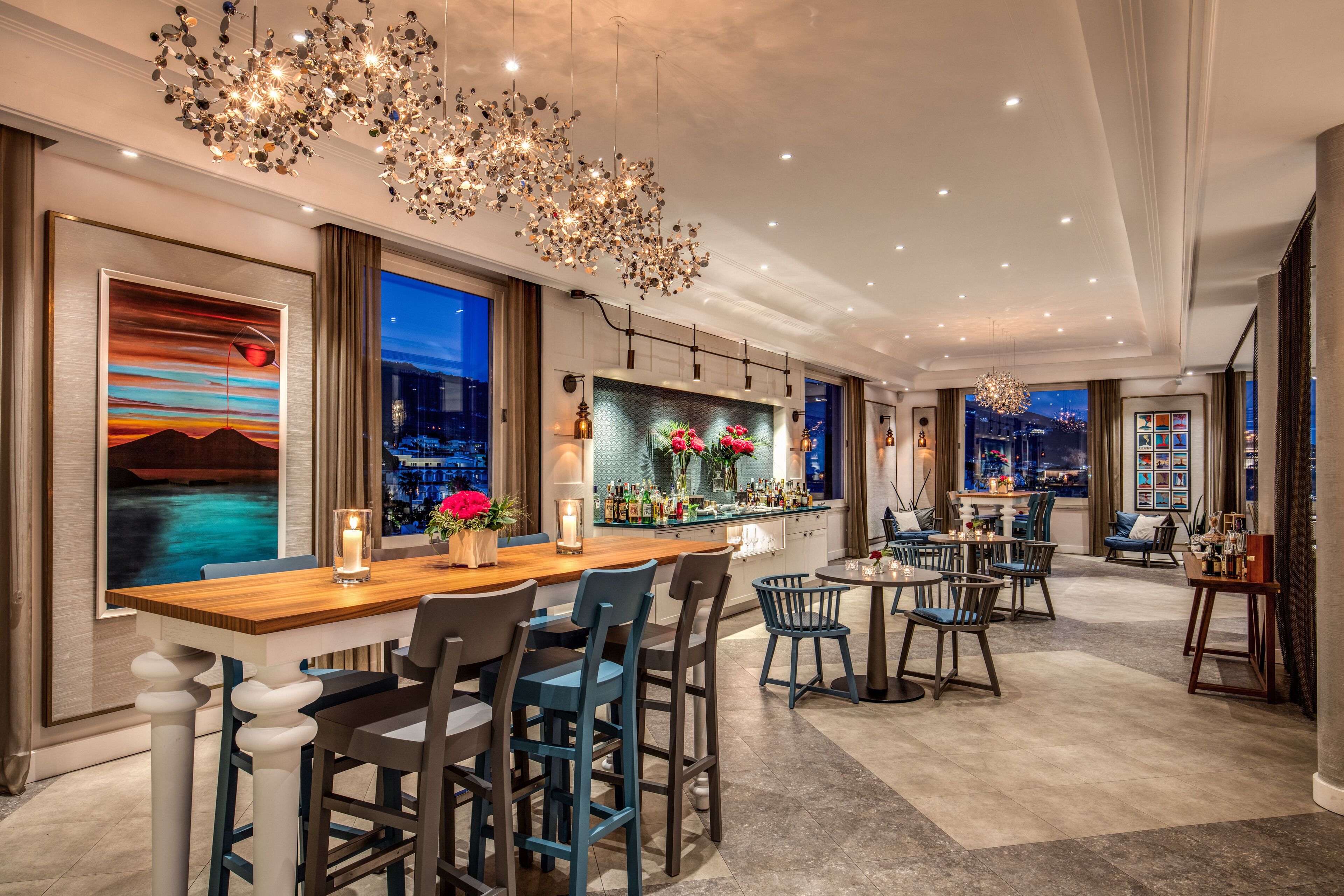 Breakfast and dinner served, sea views 