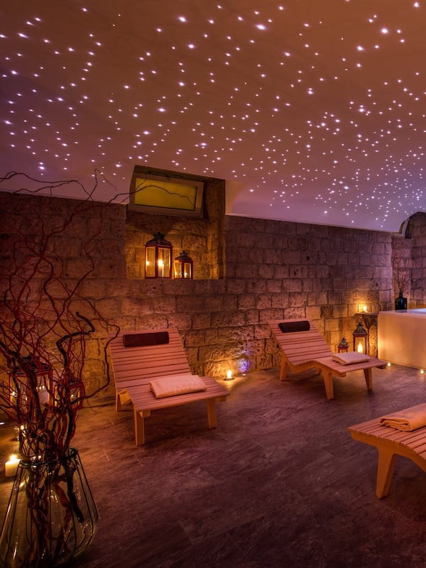 Couples treatment rooms, sauna, hot tub, steam room, body treatments