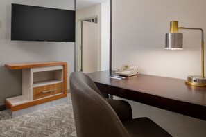 Estudio, 1 cama King size y sofá cama | Caja de seguridad en la habitación y escritorio 