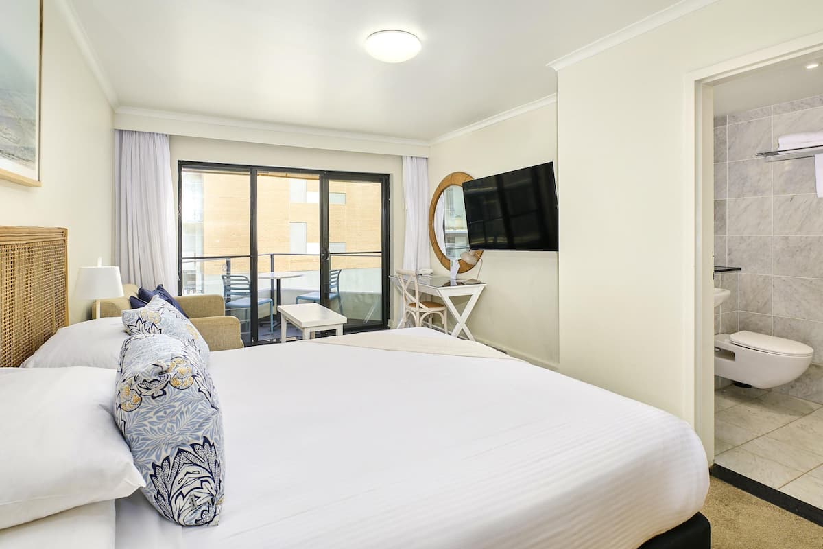 Standard Room, 1 King Bed