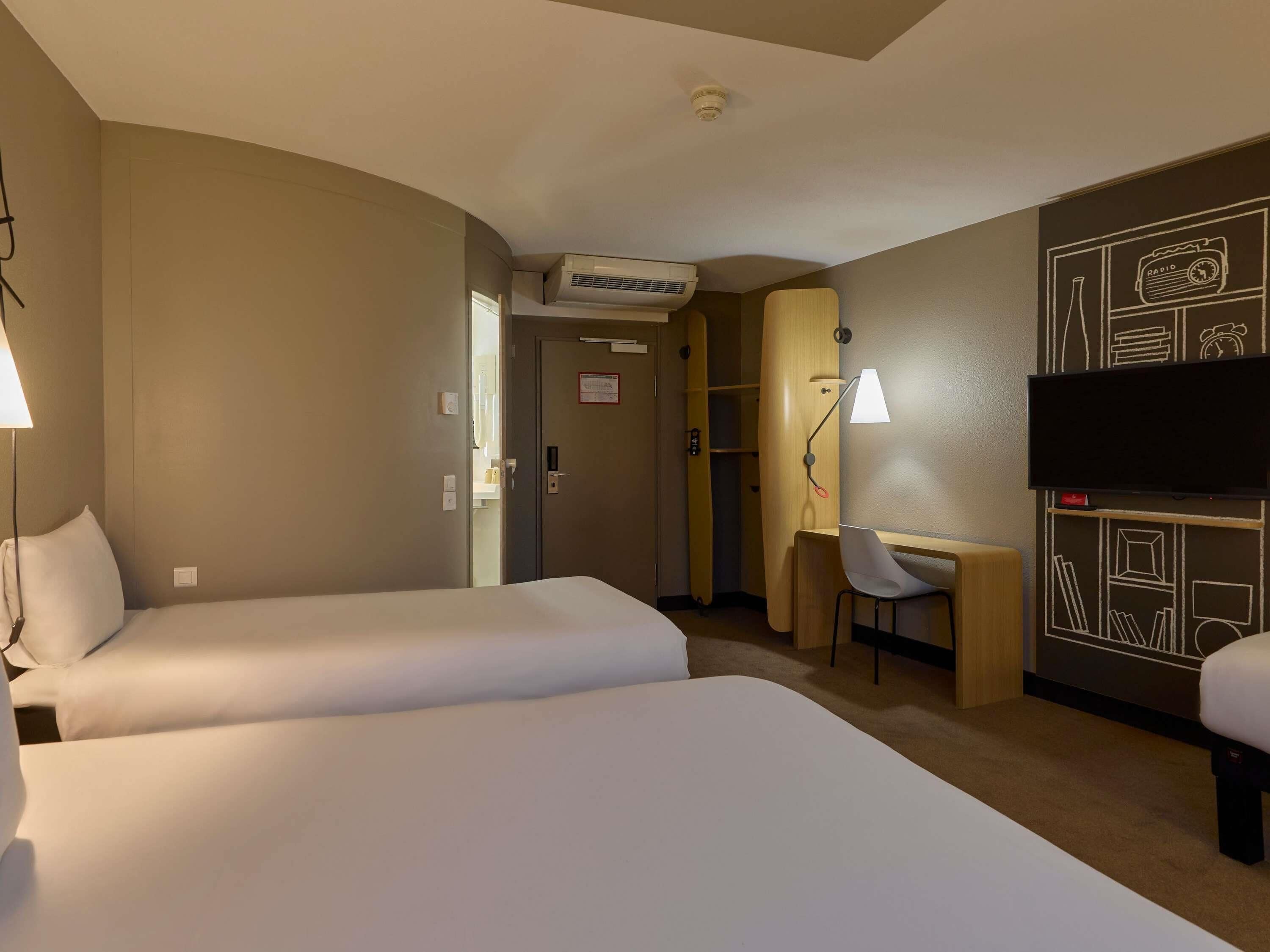 Ropa de cama de alta calidad y escritorio 