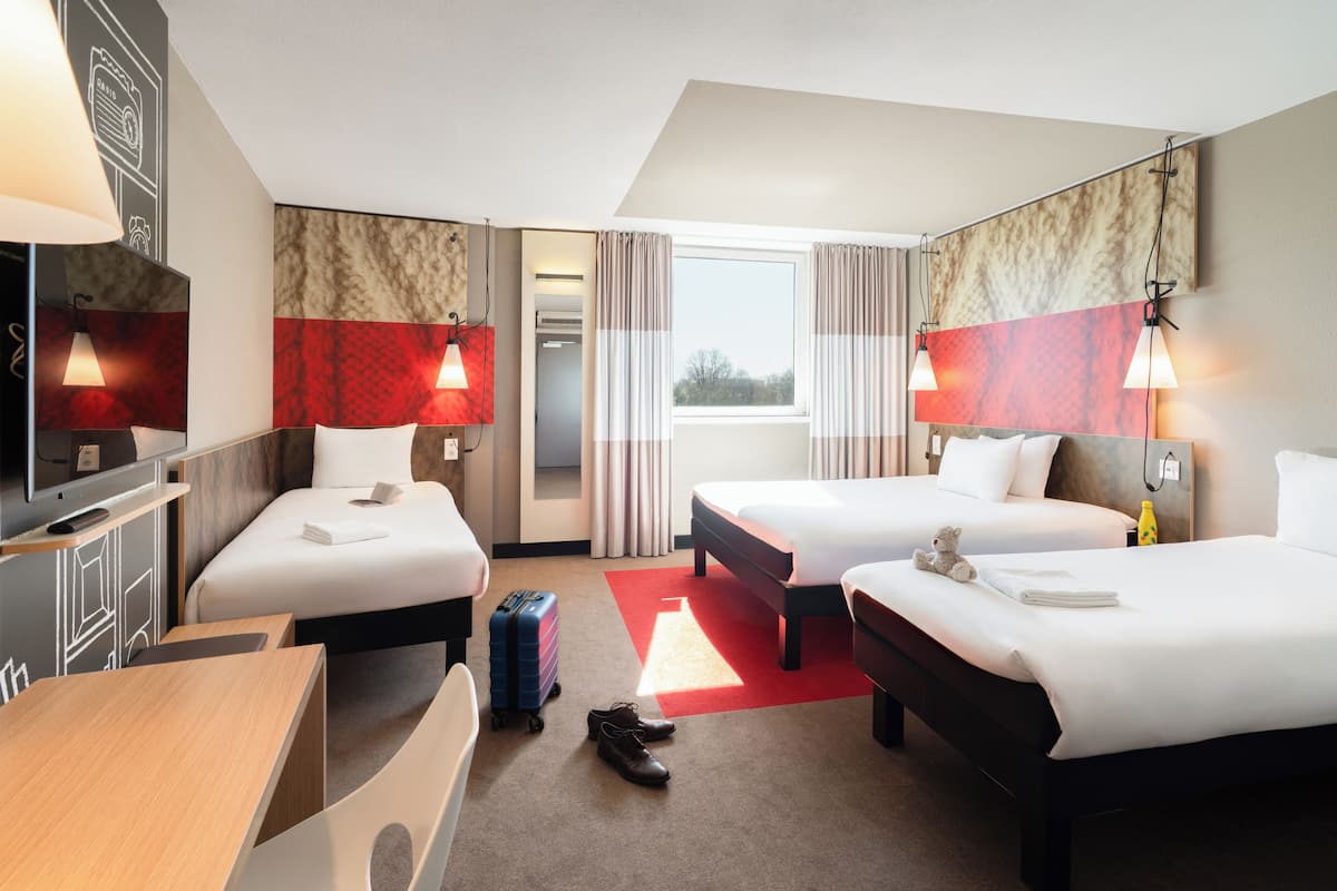 Family Room, Multiple Beds | Premium bedding, desk, laptop workspace, blackout drapes