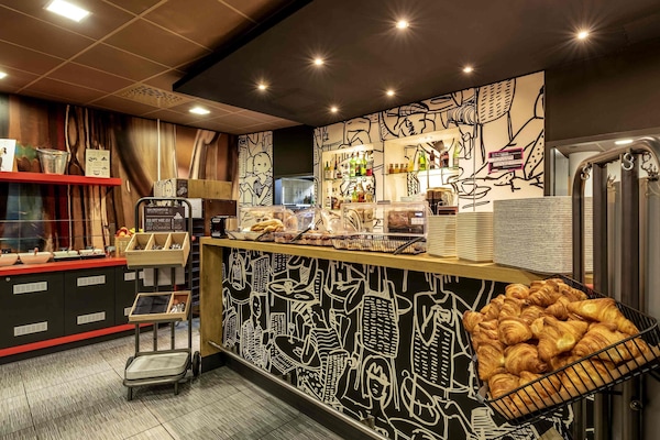 Daily buffet breakfast (CHF 19 per person)