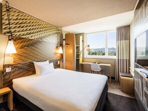 Double Room, 1 Double Bed (New Sleep Easy Concept) | Premium bedding, desk, laptop workspace, blackout drapes - ibis Bern Expo (Bern)