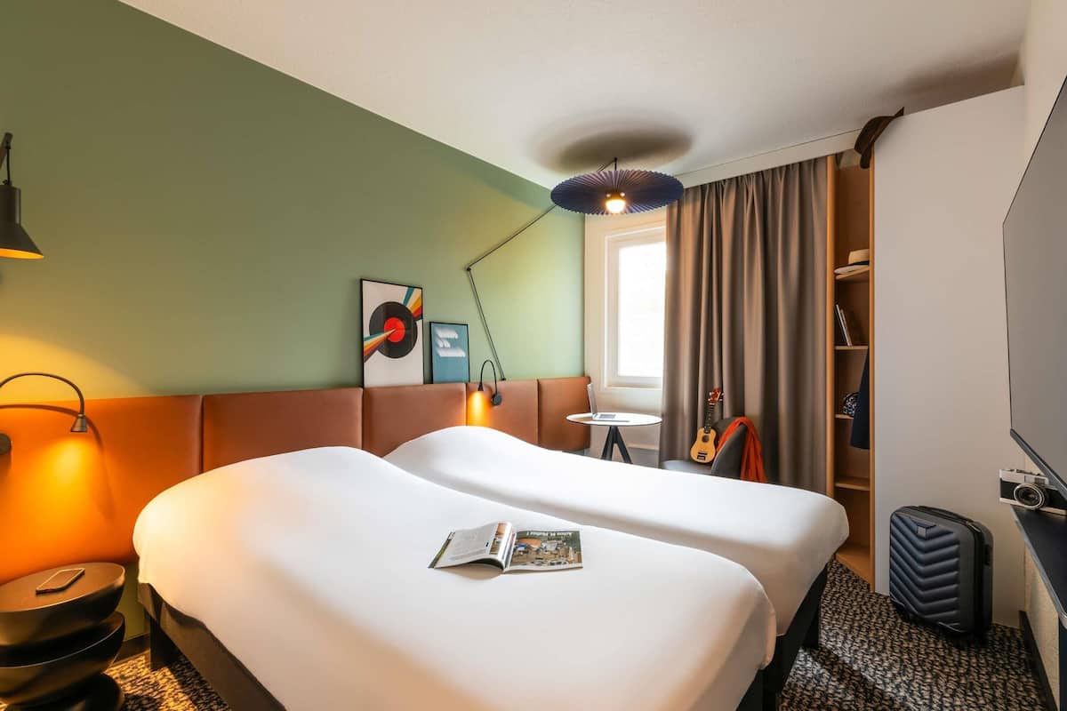 standard twin room | desk, laptop workspace, blackout curtains, soundproofing