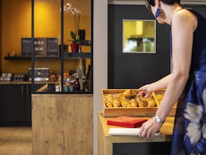 Tägliches Frühstücksbuffet gegen Gebühr