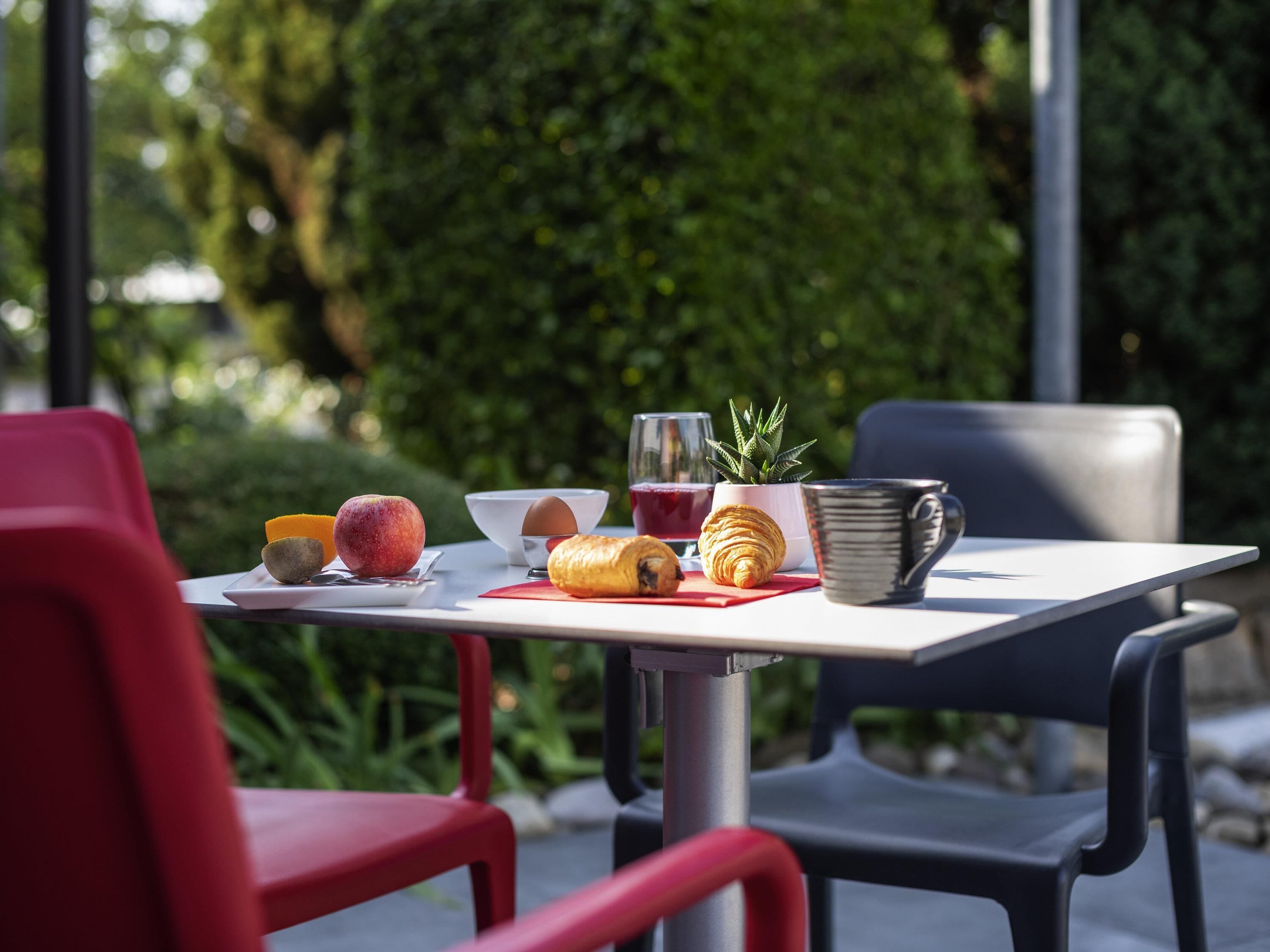 daily buffet breakfast (eur 13.90 per person)