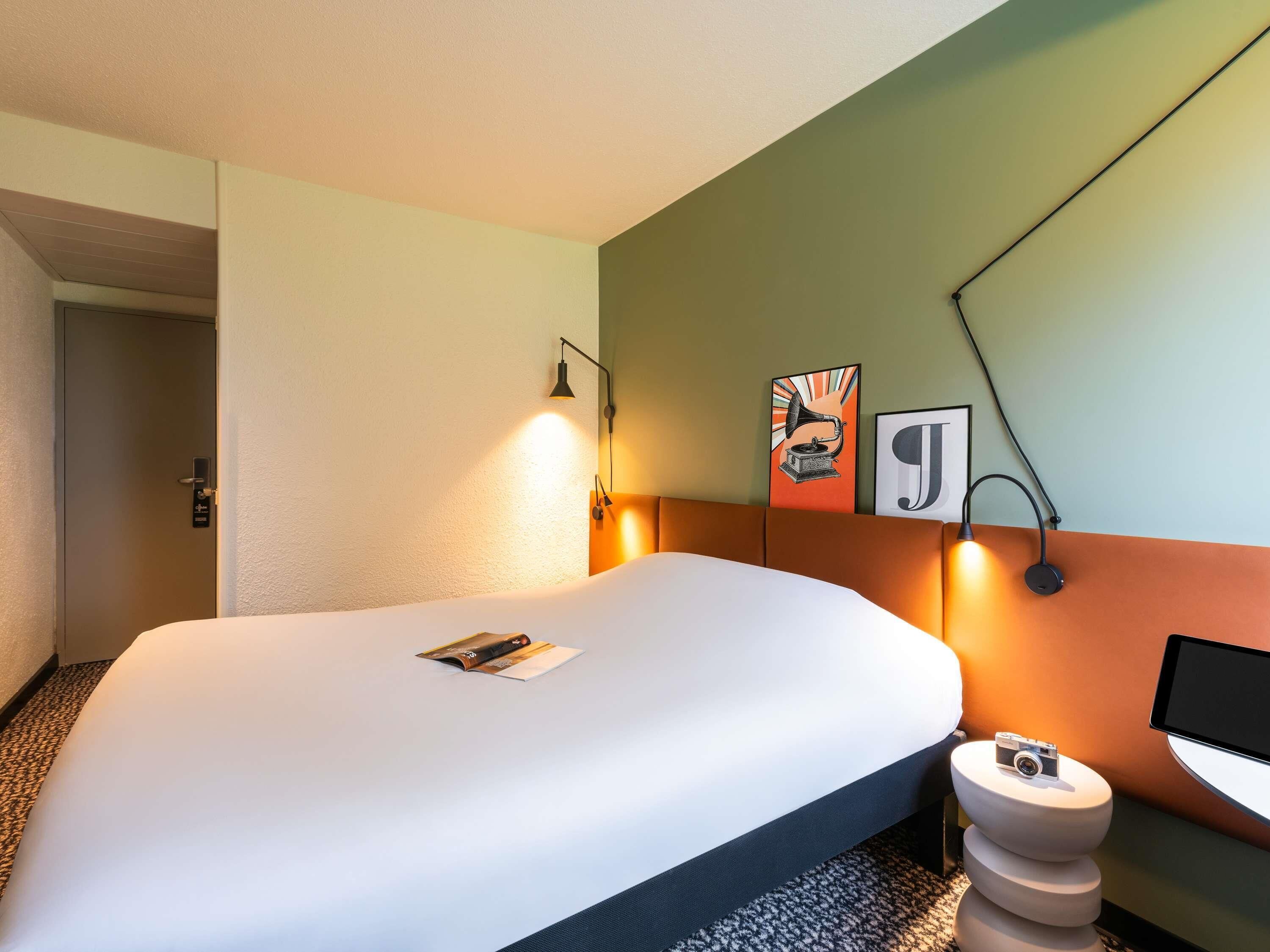 Standard Double Room | Desk, laptop workspace, blackout curtains, soundproofing