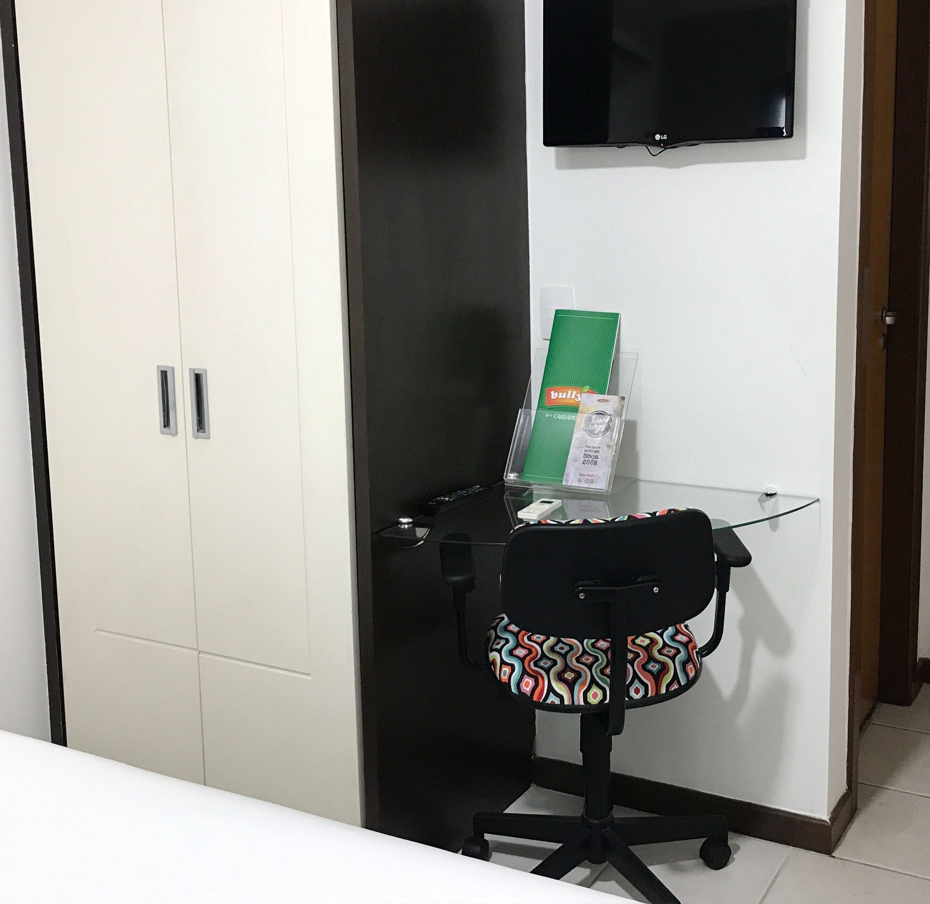 economy double room | 1 bedroom, minibar, in-room safe, desk
