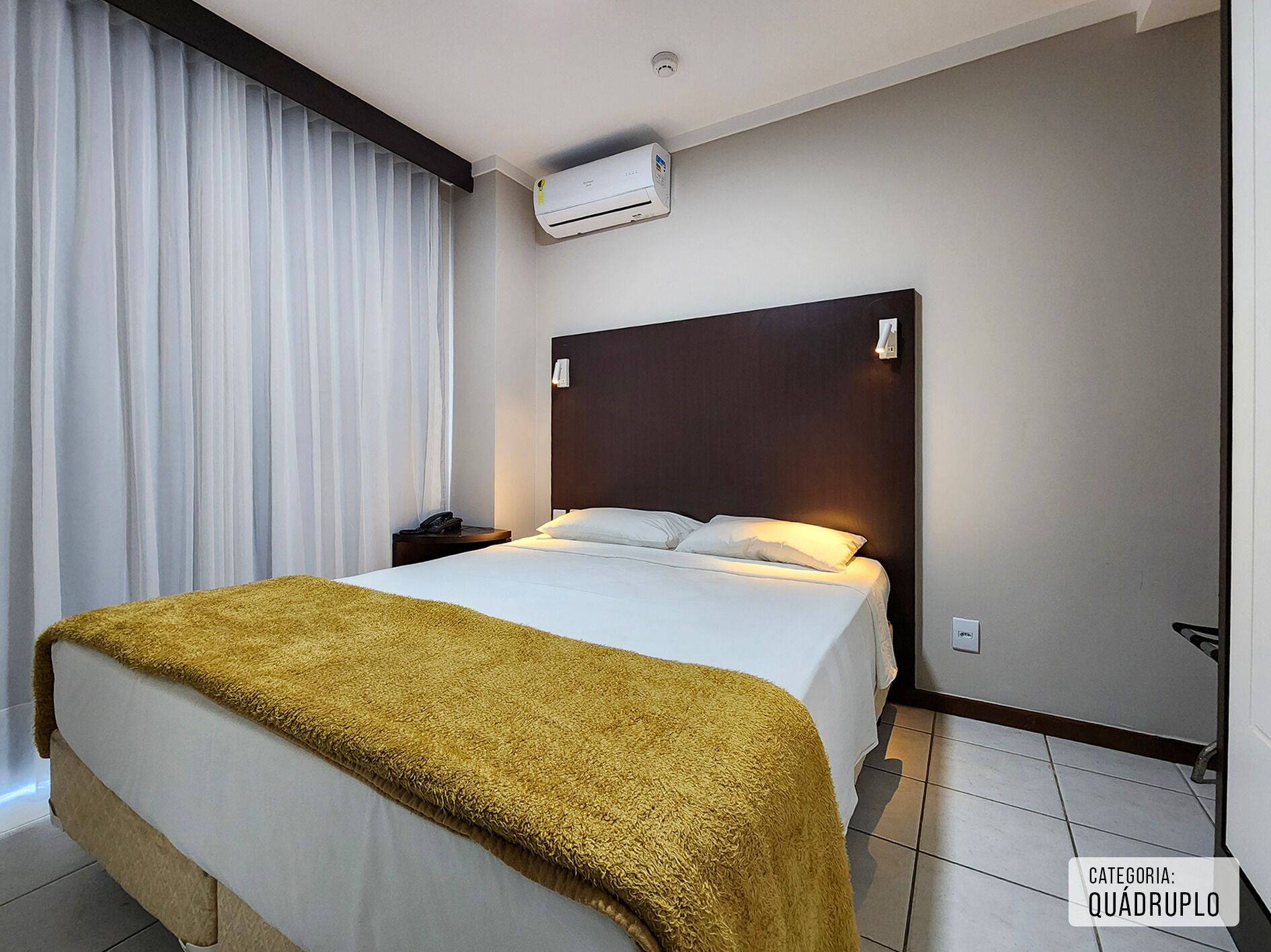 客房 | 迷你吧、客房内保险箱、办公桌、遮光窗帘