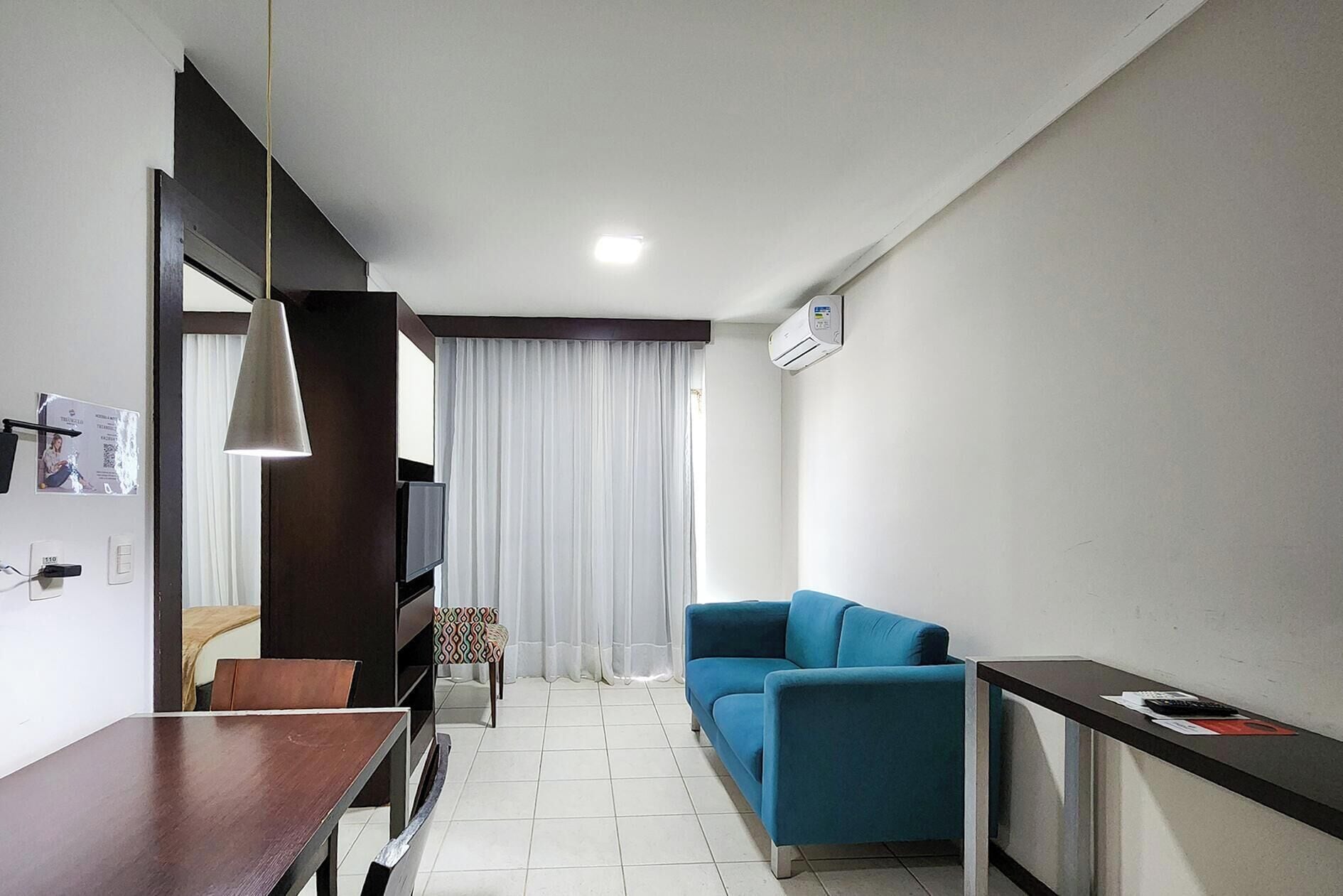 Quarto solteiro | Área de estar | TV LCD 32 polegadas com canais a cabo, TV