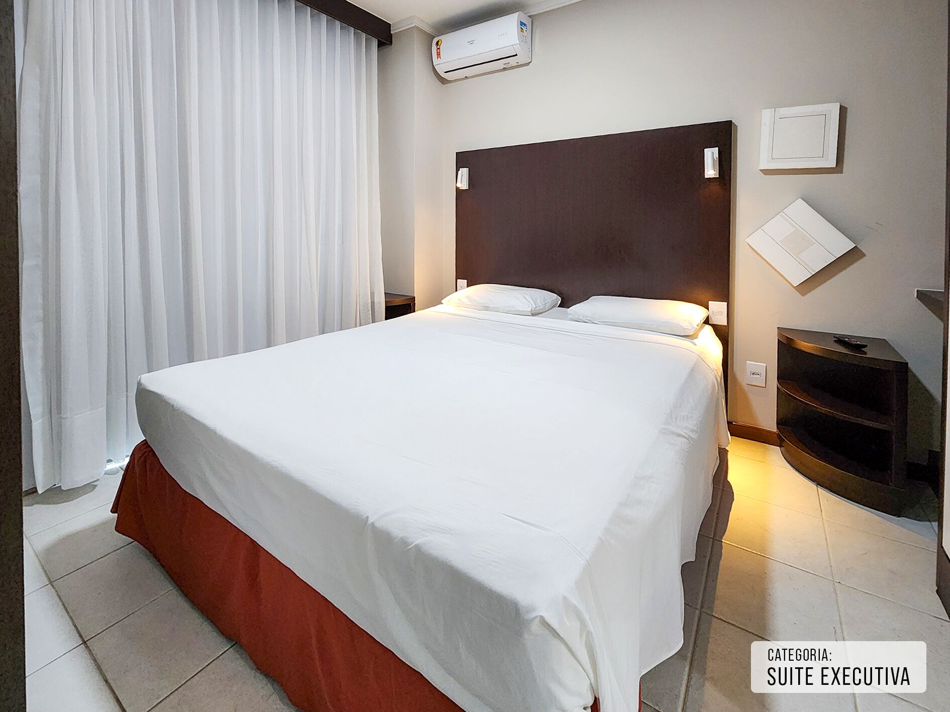 行政套房 | 迷你吧、客房内保险箱、办公桌、遮光窗帘