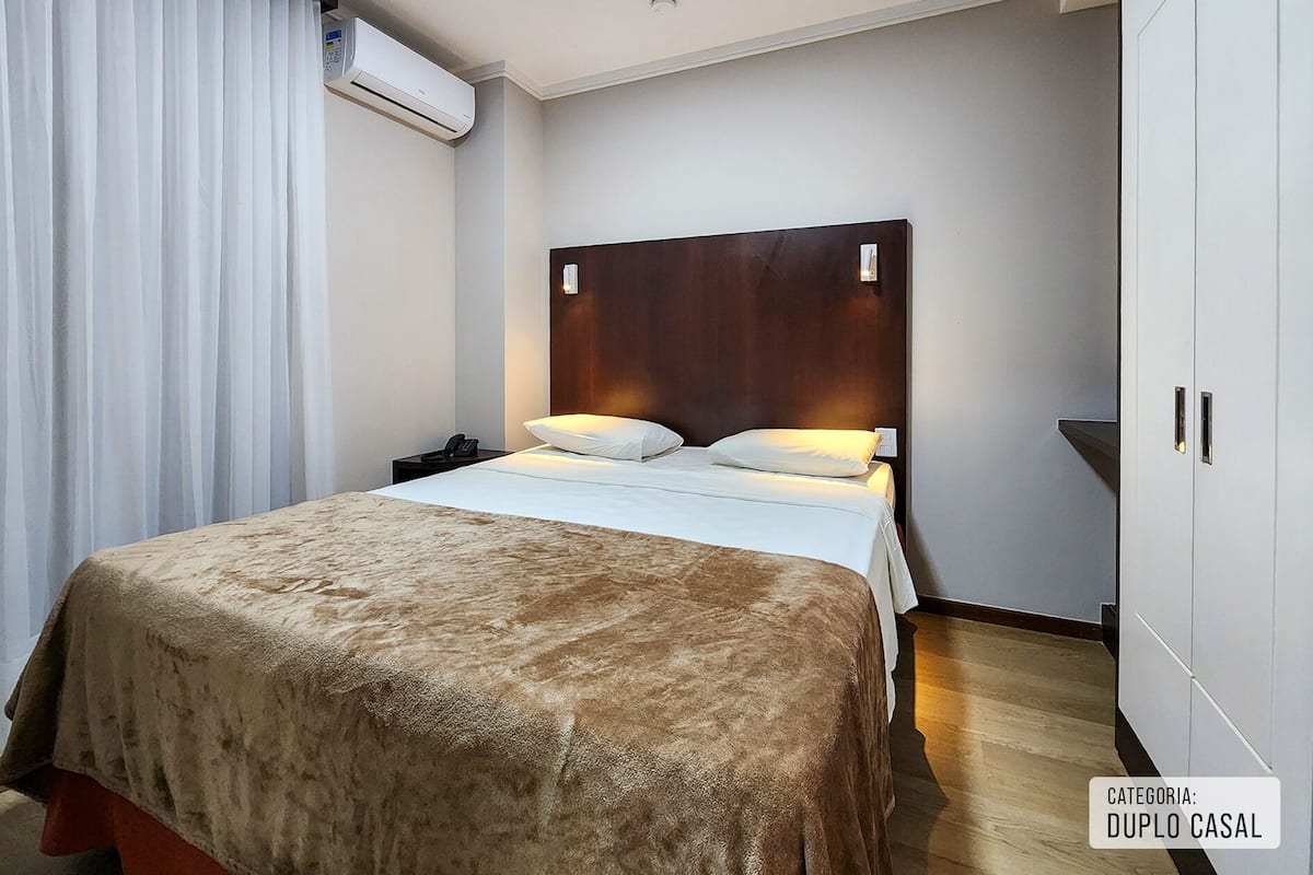 双人房 | 迷你吧、客房内保险箱、办公桌、遮光窗帘