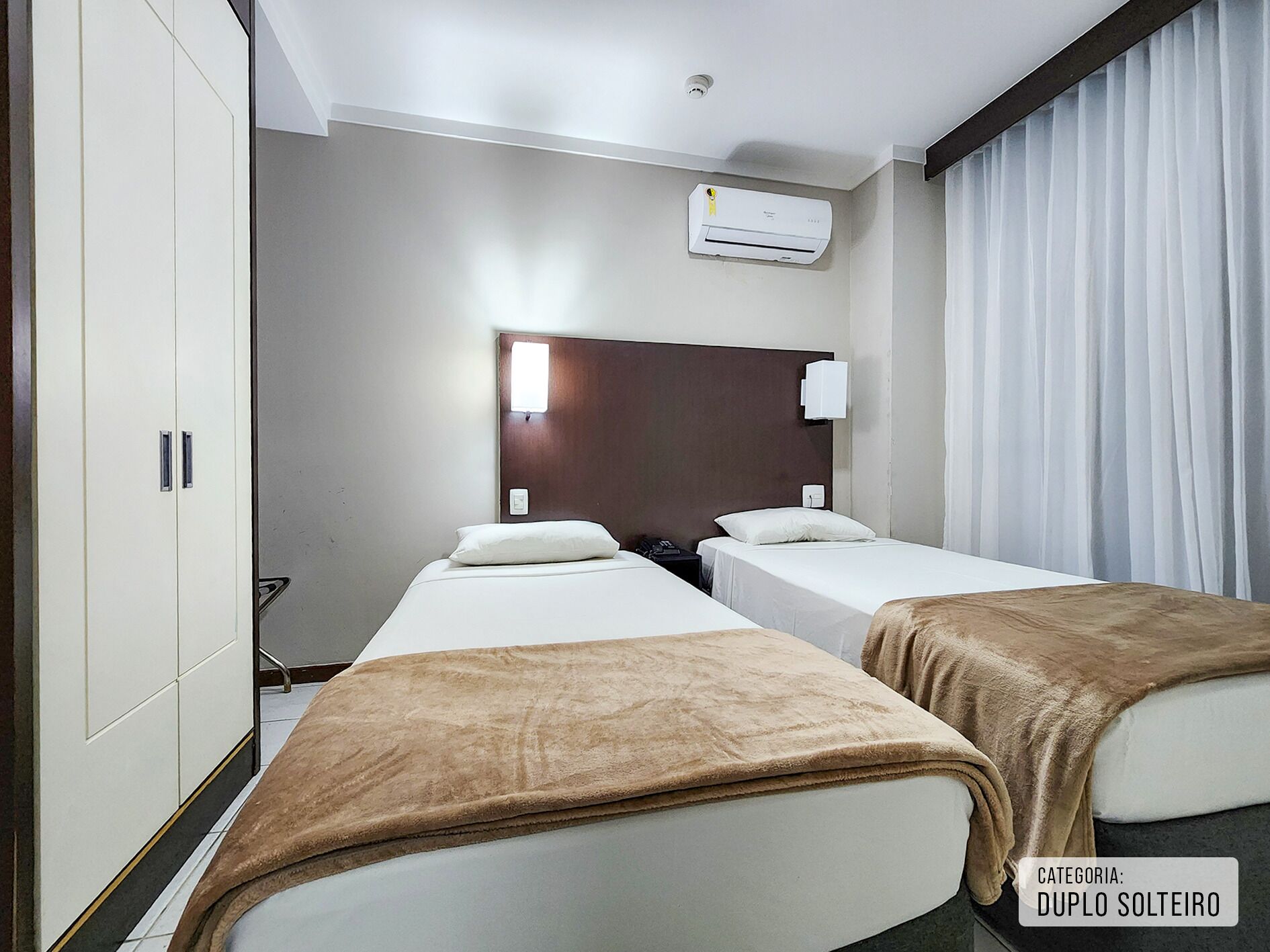 单人房 | 迷你吧、客房内保险箱、办公桌、遮光窗帘