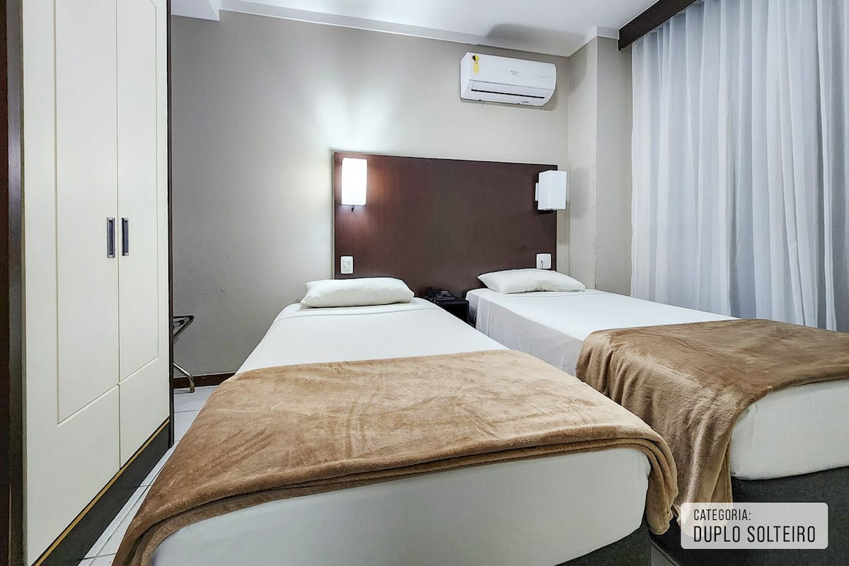 单人房 | 迷你吧、客房内保险箱、办公桌、遮光窗帘