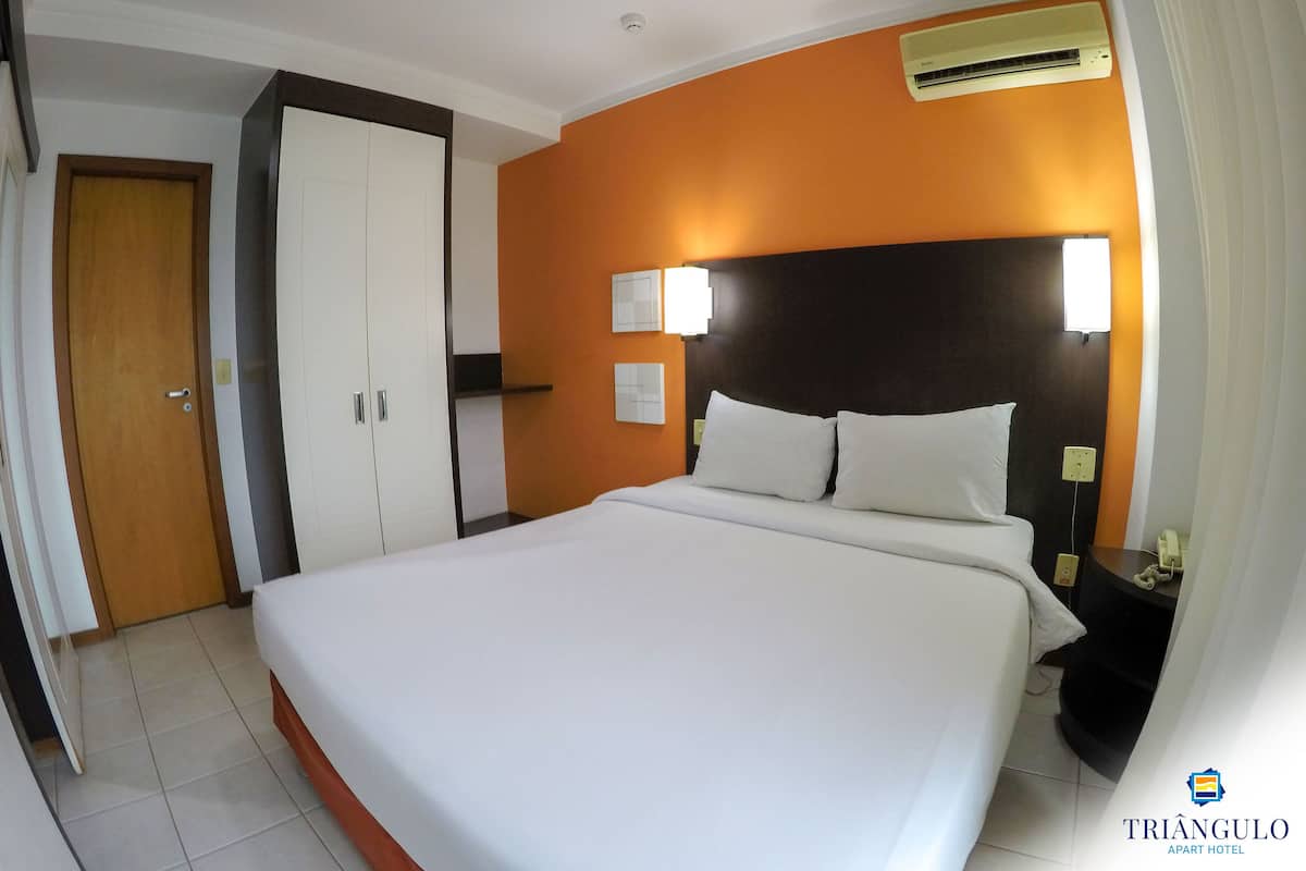 Room | Minibar, in-room safe, desk, blackout drapes