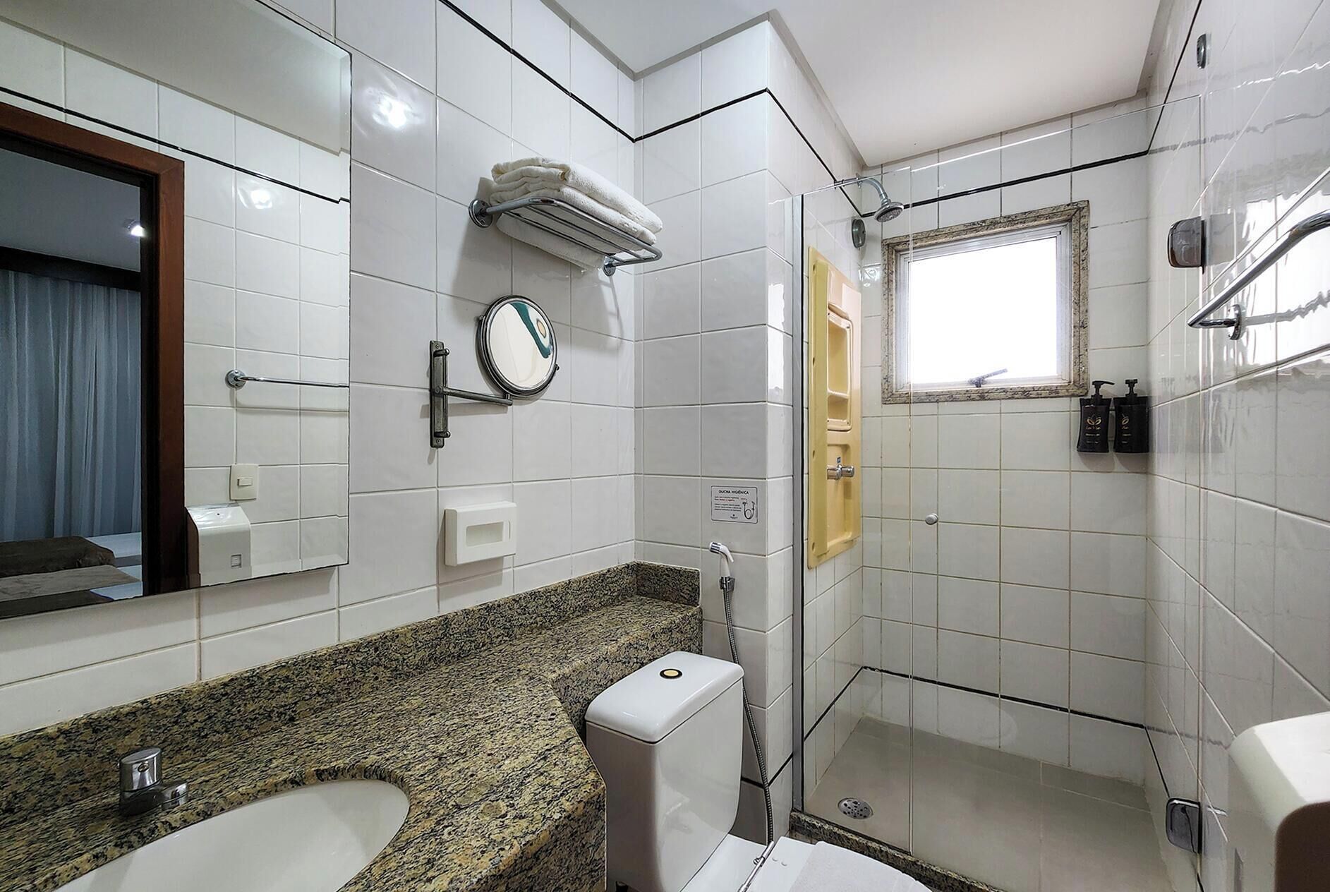 Quarto solteiro | Banheiro | Chuveiro, produtos de toalete grátis, secador de cabelo 