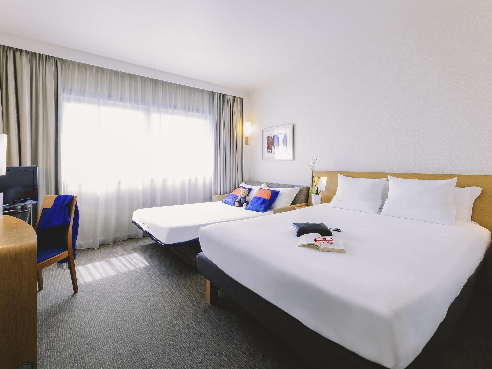 Chambre Familiale, 1 lit double et 1 canapé-lit | Literie de qualité supérieure, couette en duvet d'oie