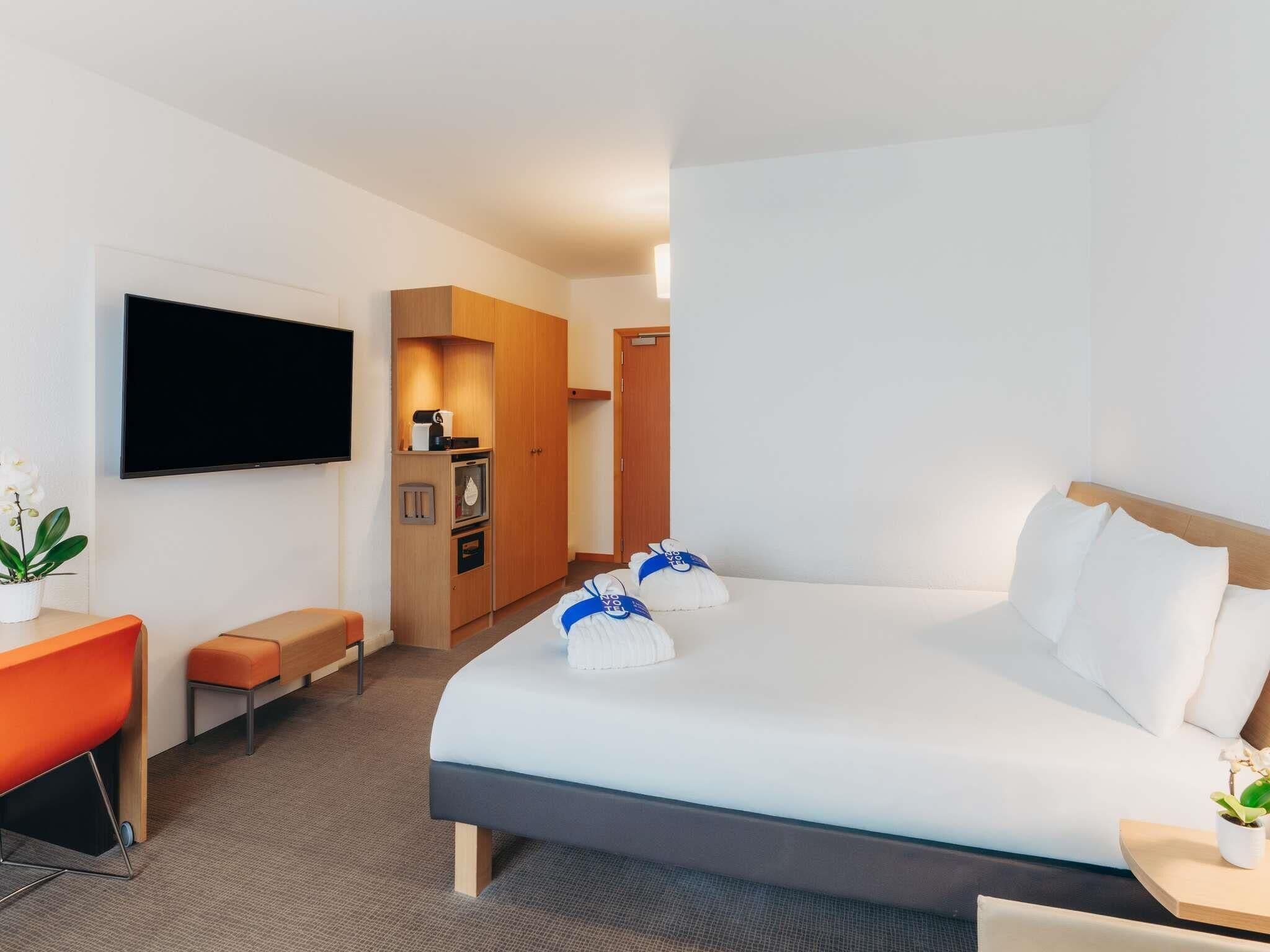 Camera Executive, 1 letto king con divano letto | Biancheria da letto di alta qualità, copriletto in piuma