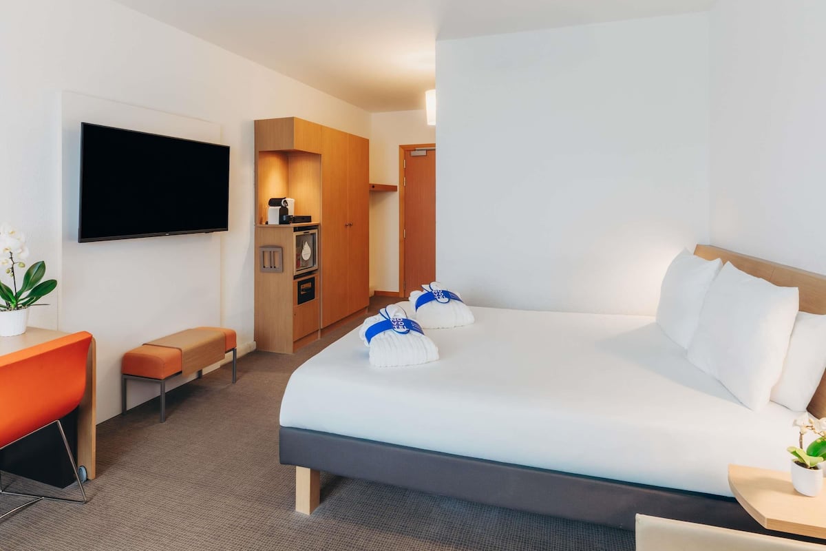 Chambre Exécutive, 1 trÚs grand lit et 1 canapé-lit | Literie de qualité supérieure, couette en duvet d'oie