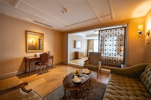 Junior Suite | Living area | LCD TV - The Central Palace Taksim (Istanbul)