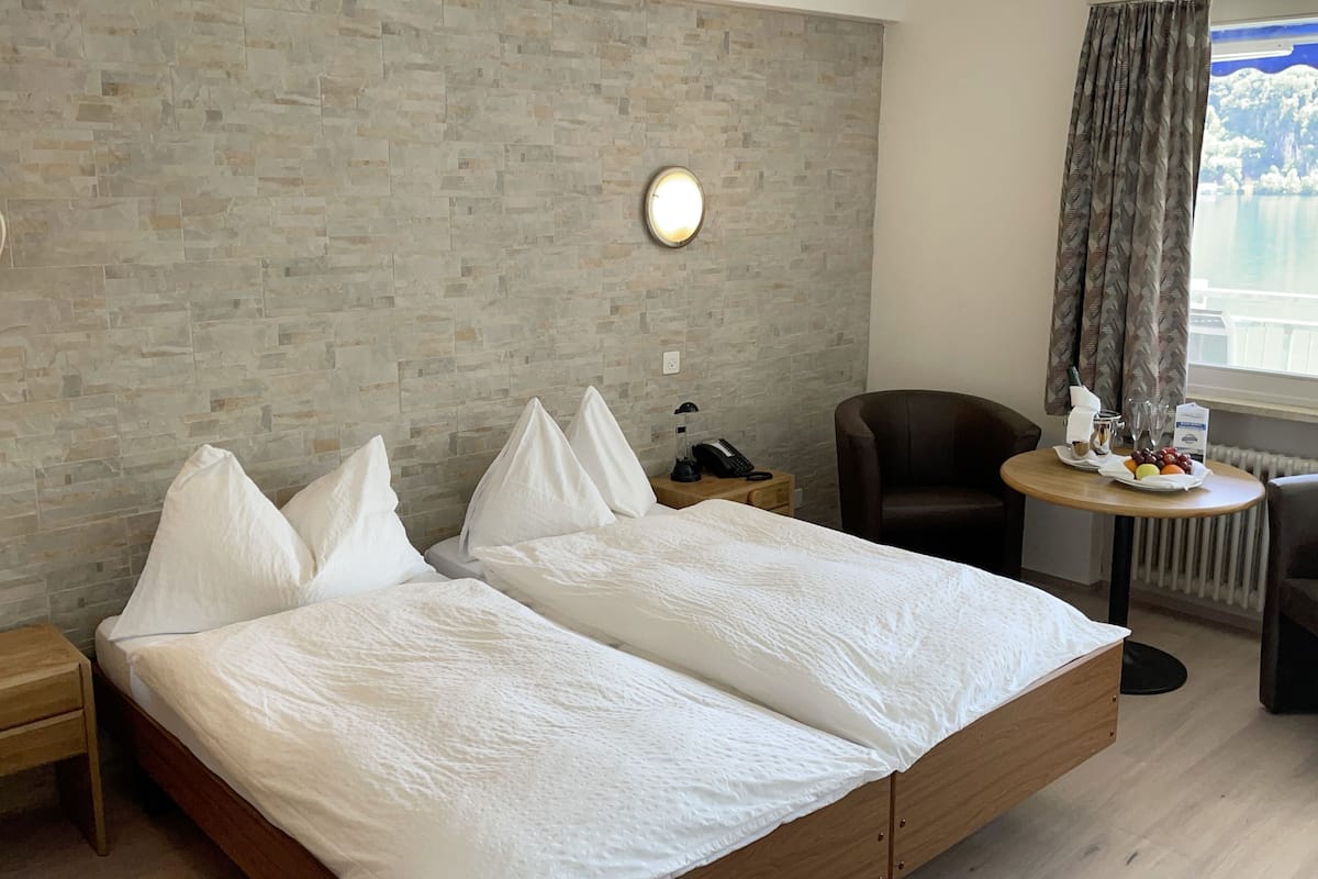 premium bedding, pillow-top beds, in-room safe, desk