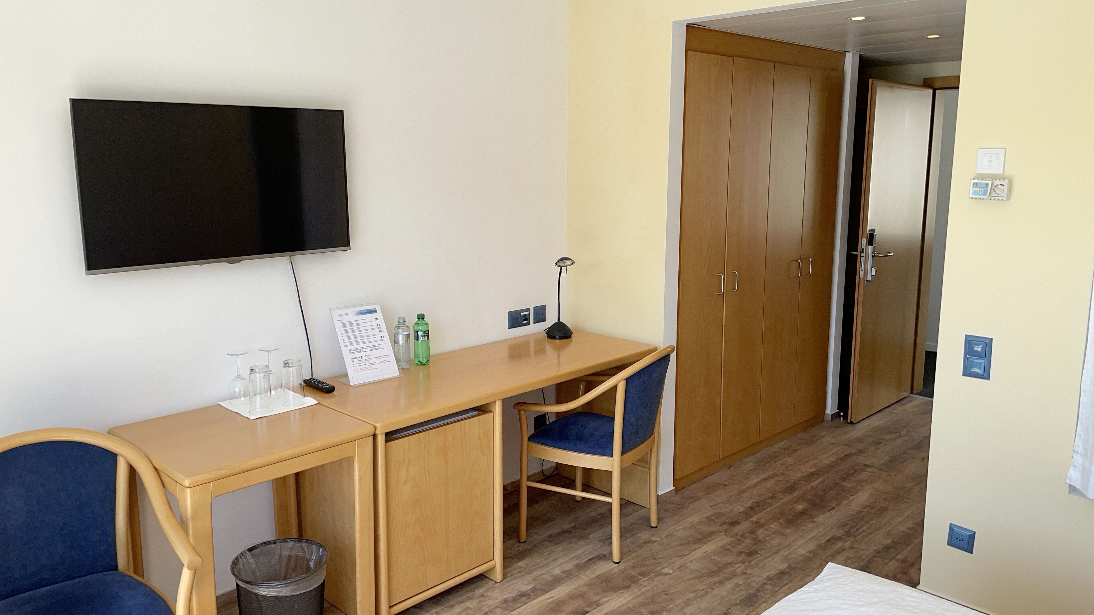 premium bedding, pillow-top beds, in-room safe, desk