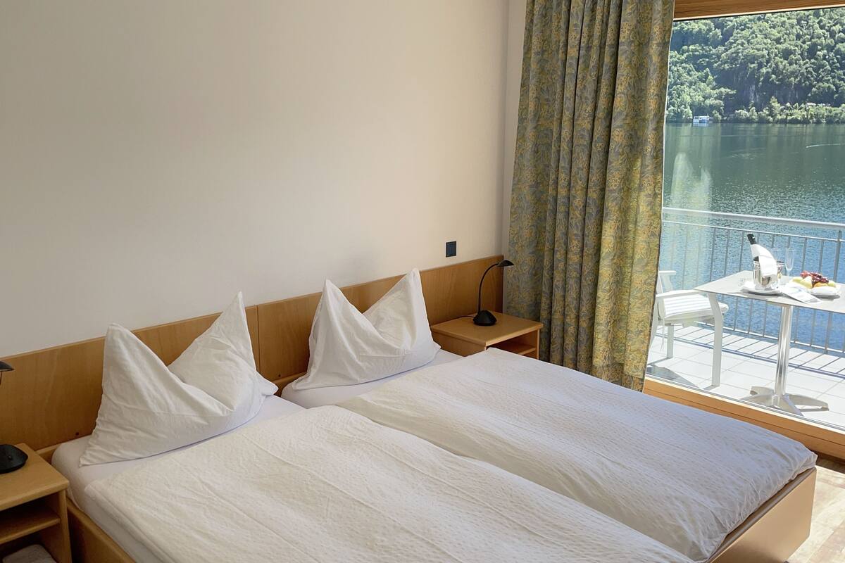 premium bedding, pillow-top beds, in-room safe, desk