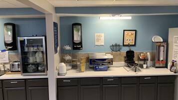 Free daily continental breakfast