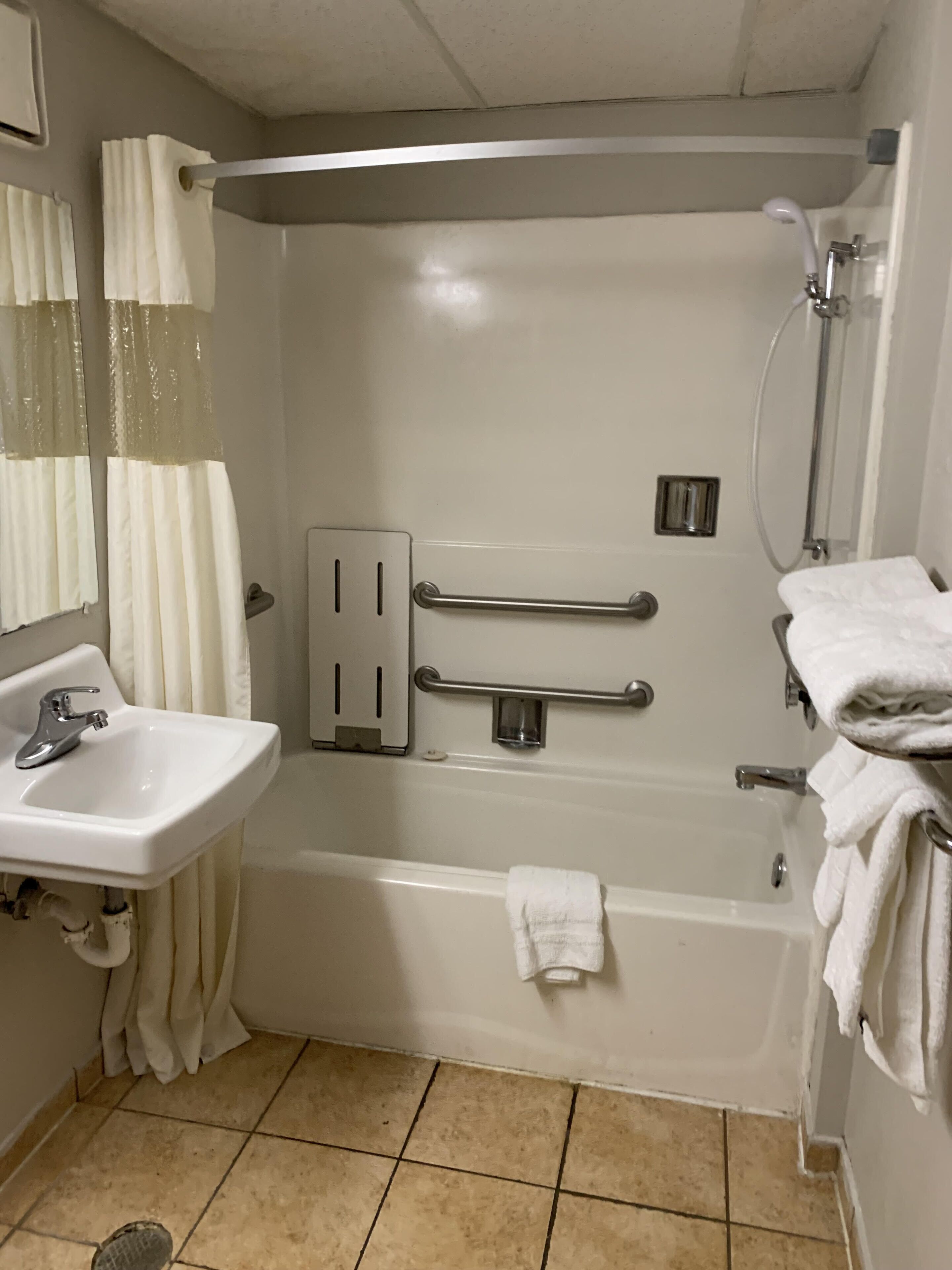 Foto - Days Inn by Wyndham Louisville Airport Fair and Expo Center