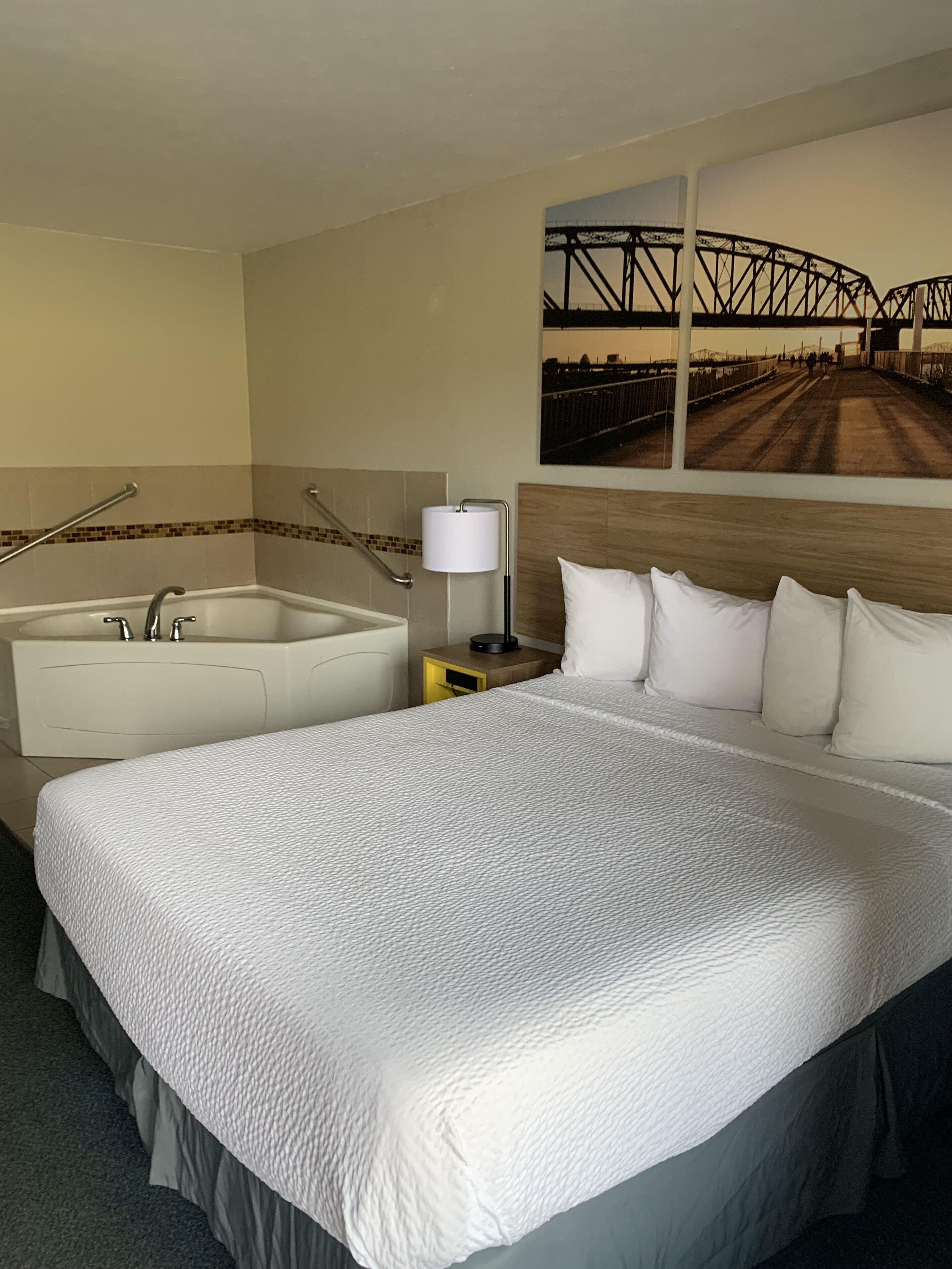 Foto - Days Inn by Wyndham Louisville Airport Fair and Expo Center
