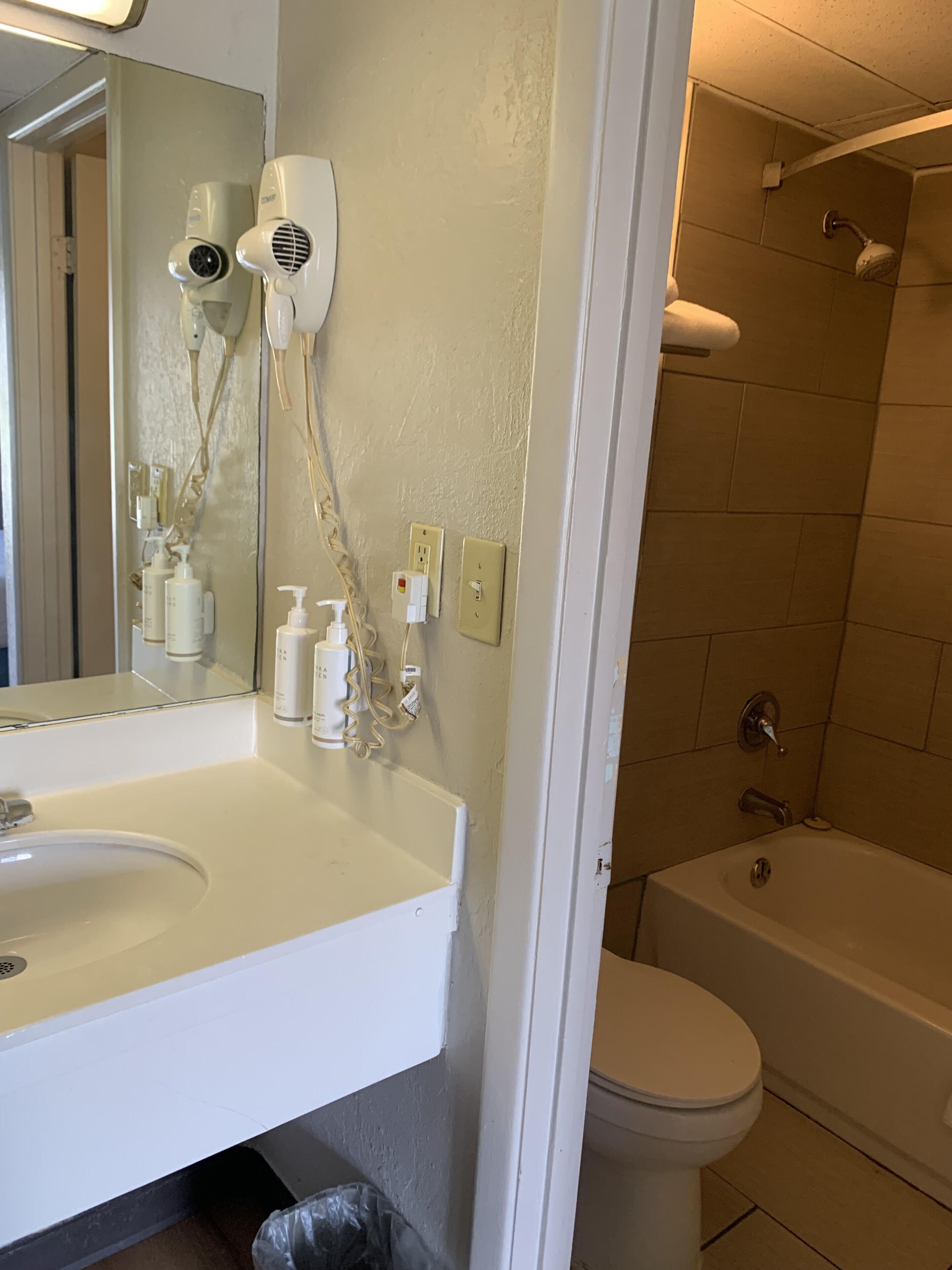 Foto - Days Inn by Wyndham Louisville Airport Fair and Expo Center