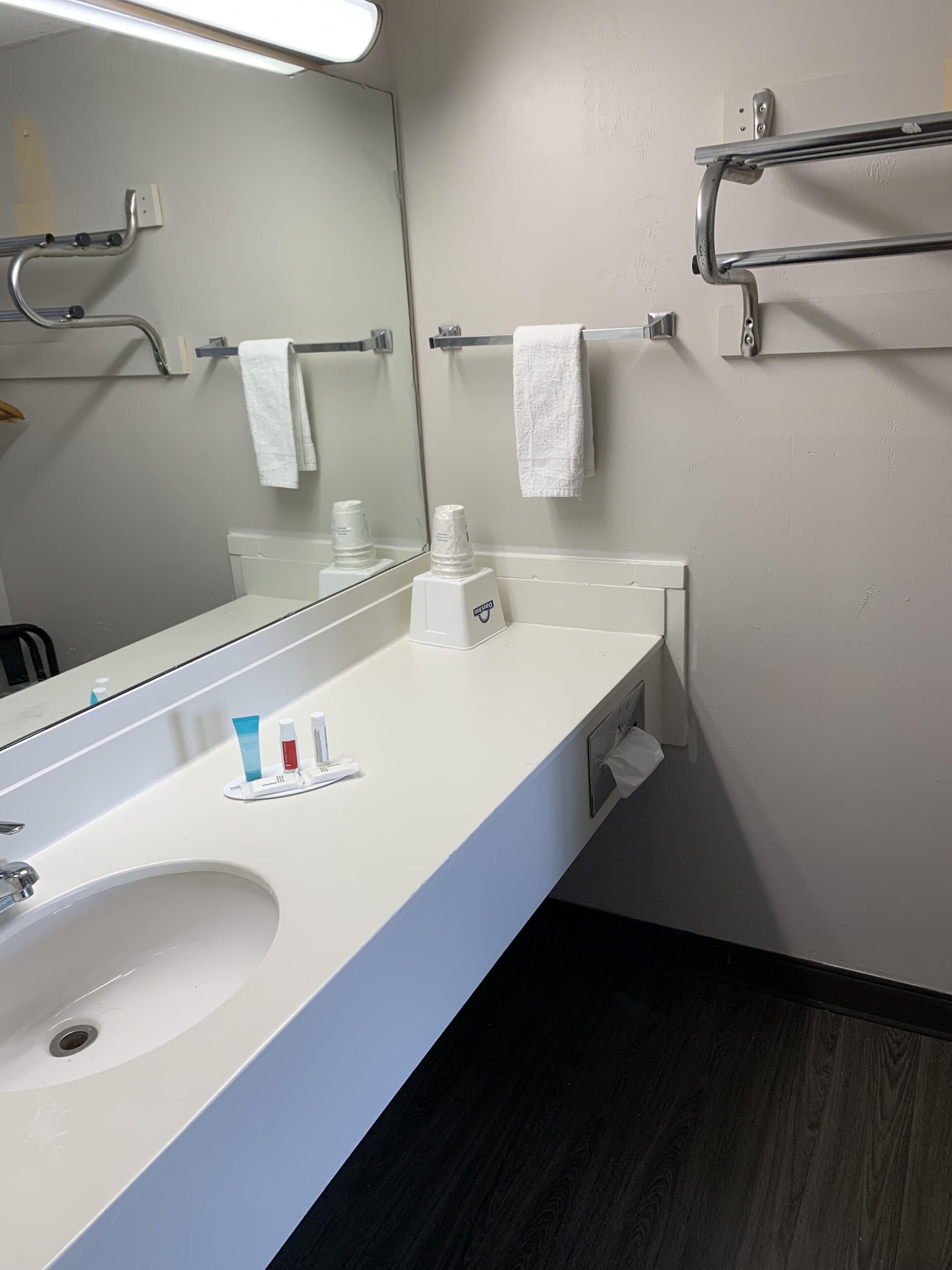 Foto - Days Inn by Wyndham Louisville Airport Fair and Expo Center