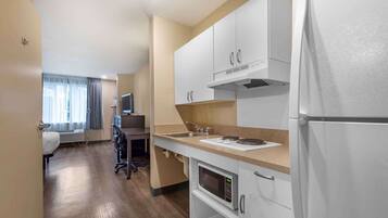 Estudio, 1 cama Queen size, con acceso para personas discapacitadas, para no fumadores | Escritorio, tabla de planchar con plancha y wifi gratis