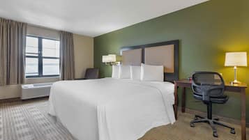 Studio, 1 King Bed, Non Smoking | Desk, iron/ironing board, free WiFi