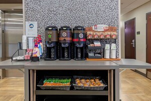Café da manhã para viagem grátis todos os dias