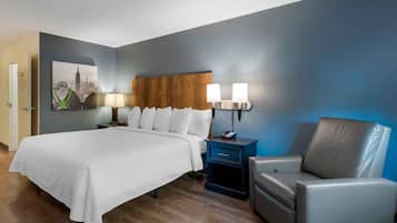 Suite, 1 Tempat Tidur King dengan tempat tidur Sofa, Bebas Asap Rokok | Meja kerja, tirai kedap cahaya, setrika/meja setrika, dan Wi-Fi gratis
