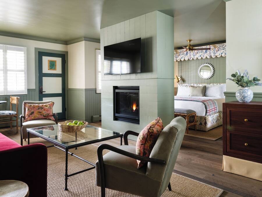 Superior Suite, 1 King Bed with Sofa bed, Fireplace, Courtyard View (The LPP Suite Double Fireplace)