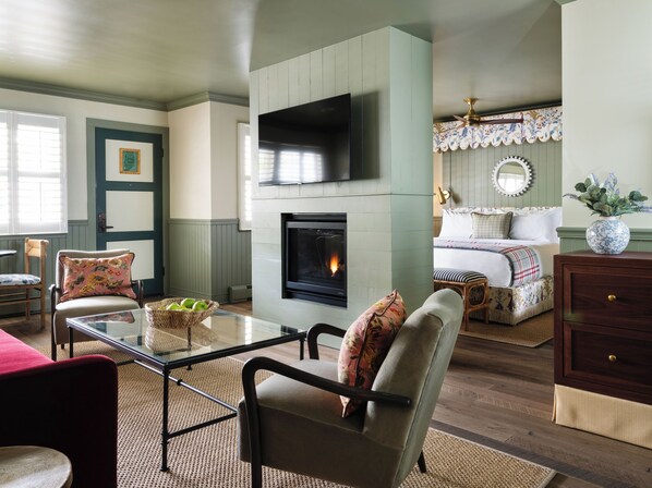 Superior Suite, 1 King Bed with Sofa bed, Fireplace, Courtyard View (The LPP Suite Double Fireplace) | Egyptian cotton sheets, premium bedding, minibar, in-room safe