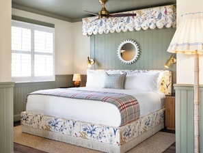 Egyptian cotton sheets, premium bedding, minibar, in-room safe - Le Petit Pali at 8th Ave (Carmel)