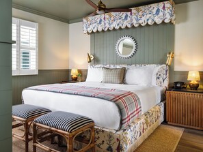 Superior Suite, 1 King Bed with Sofa bed, Fireplace, Courtyard View (The LPP Suite Double Fireplace) - Le Petit Pali at 8th Ave (Carmel)