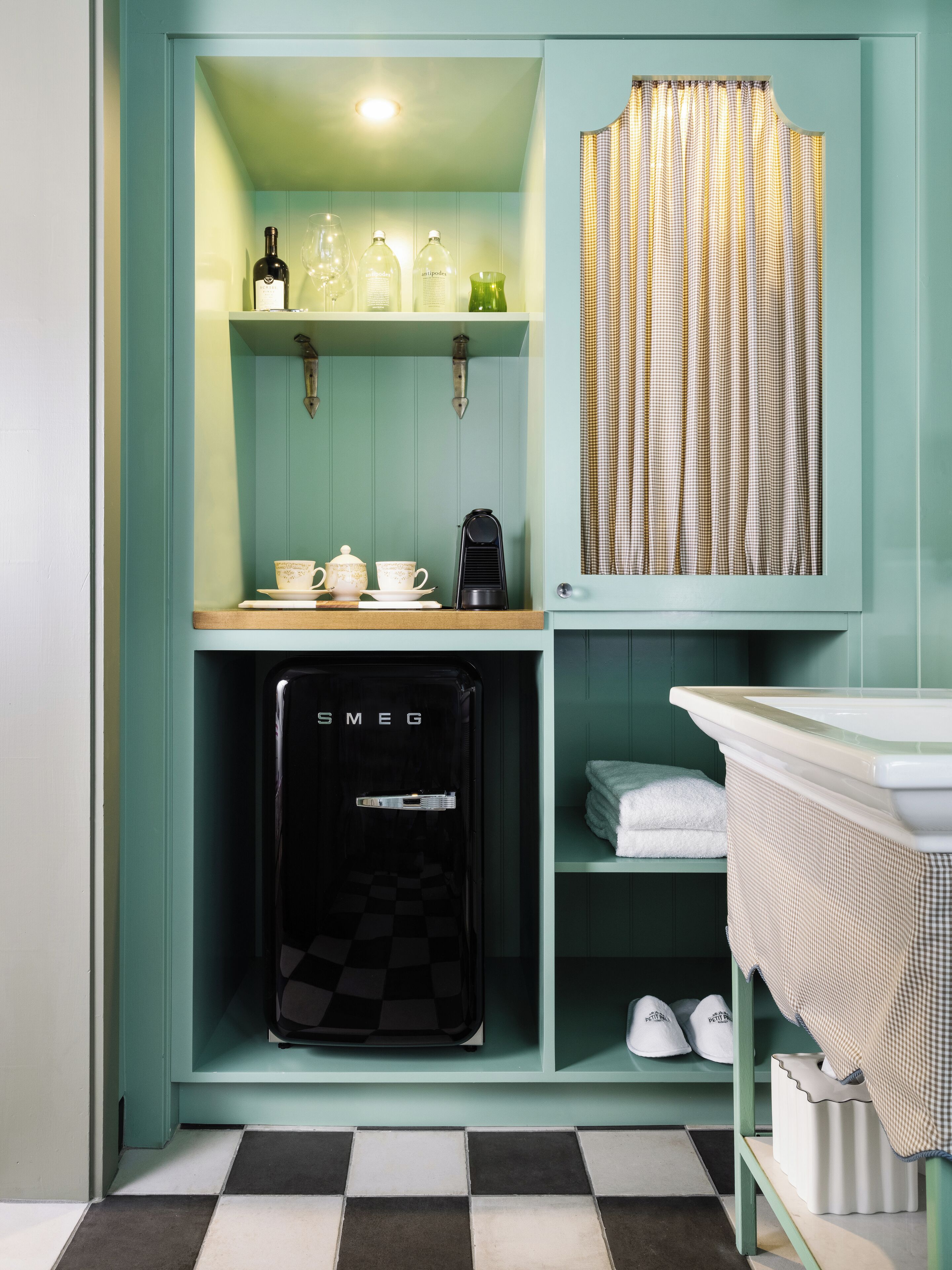 superior suite, 1 king bed, fireplace, courtyard view (the lpp suite double fireplace) | egyptian cotton sheets, premium bedding, minibar, in-room safe