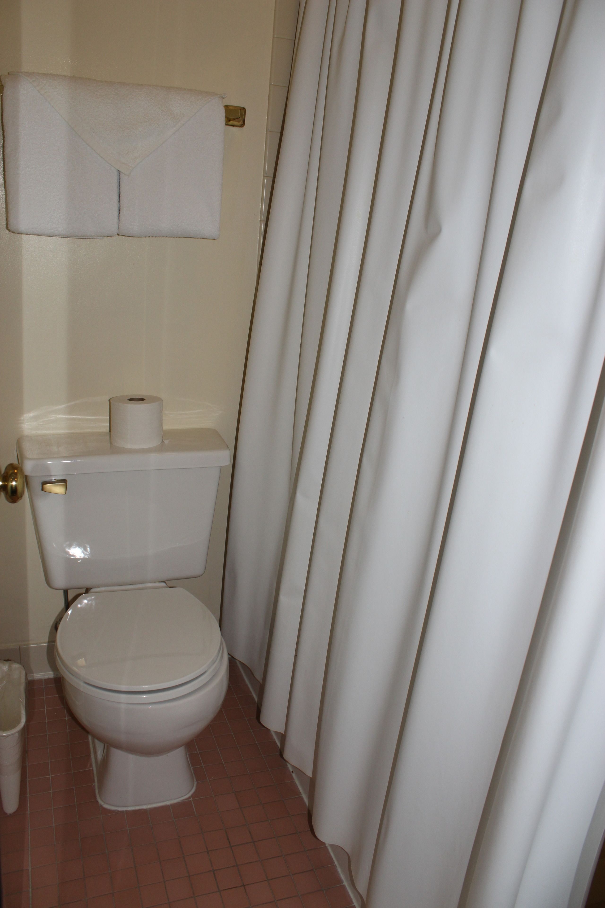 cabana king | bathroom | combined shower/bathtub, free toiletries, hair dryer, bathrobes