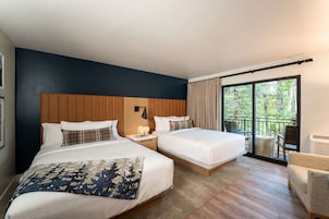 Quarto com design assinado, 2 camas Queen | Roupas de cama premium