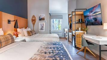 Premium kamer, 2 queensize bedden | Luxe beddengoed, bedden met traagschuimmatrassen, een kluis op de kamer