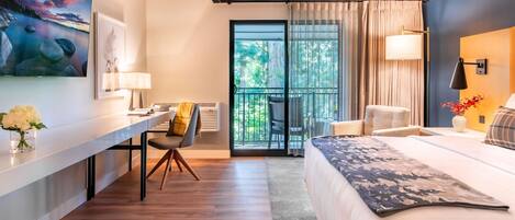 Signature Room, 1 King Bed | Premium bedding, memory foam beds, in-room safe, desk